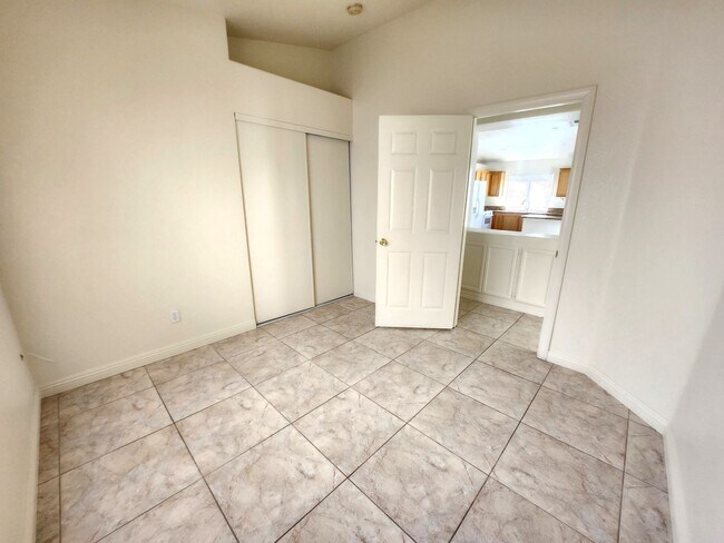 Building Photo - 137 Windy Creek Ave