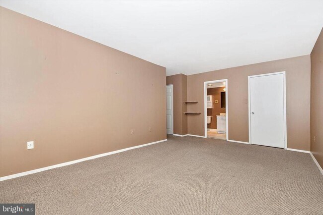 Building Photo - 433 Christopher Ave