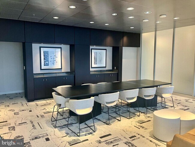 Building Photo - 5750 Bou Ave