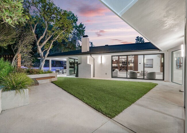 Building Photo - 16105 Clear Oak Dr