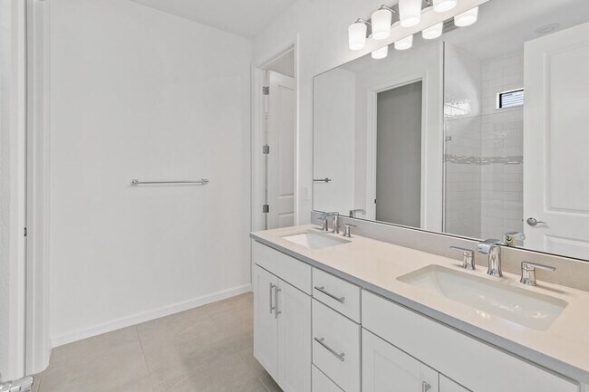 Building Photo - 758 SE Courances Dr