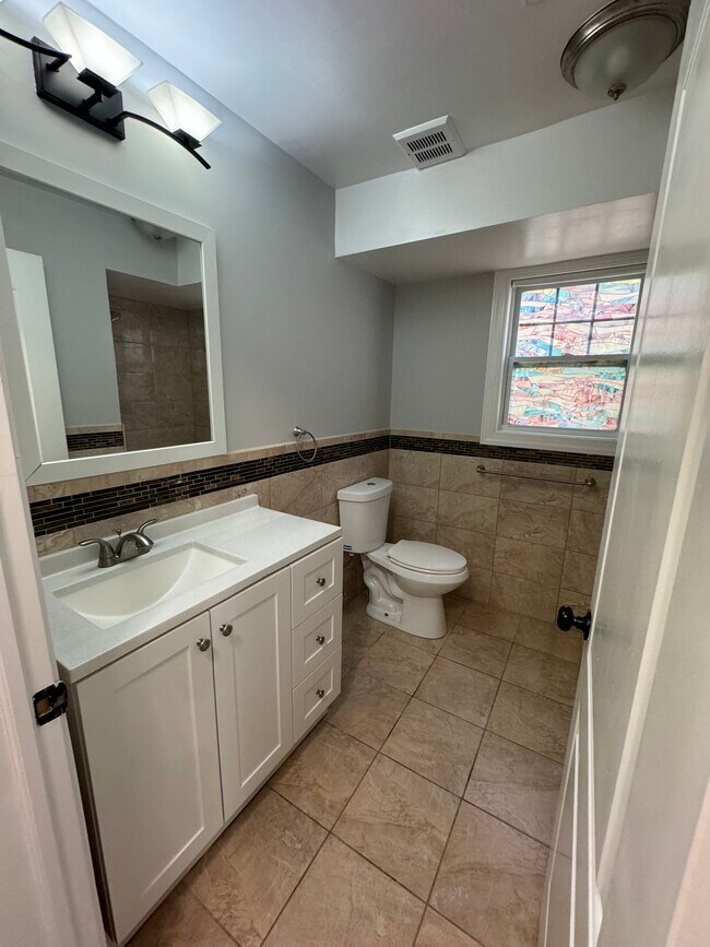 Building Photo - 44 Oxford St