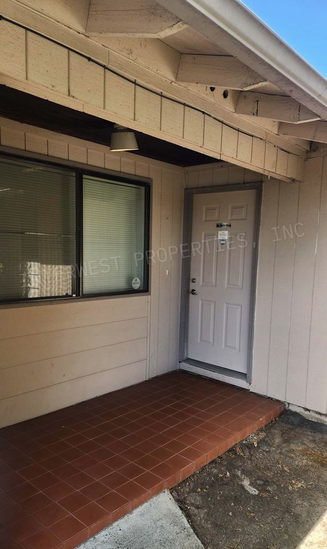 Building Photo - 3 bd 2 ba Ranch Style Beaverton Home with W/D in Unit, 2 Car Garage and Large Fenced Yard!