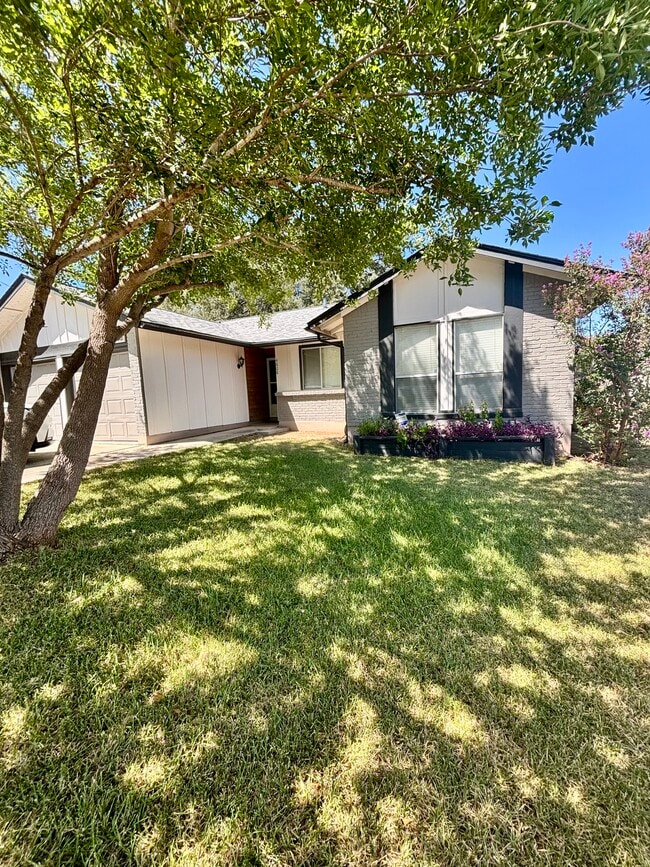 Building Photo - 4808 Gray Fox Dr