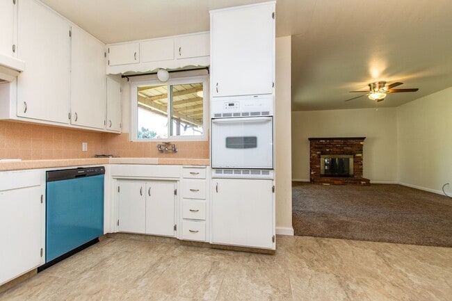 Building Photo - Coming soon! 3 Bedroom 2 bath in Modesto.