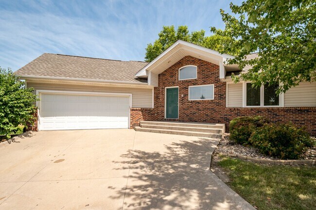 Building Photo - 7 Redtail Ct