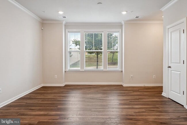 Building Photo - 14921 River Walk Way