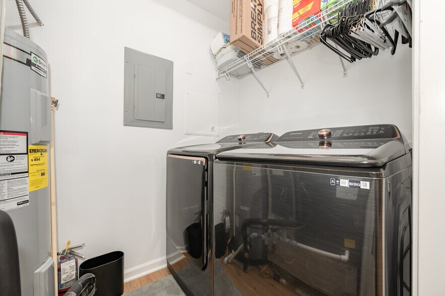 In-Unit Laundry and Utilities - 3276 Margellina Dr