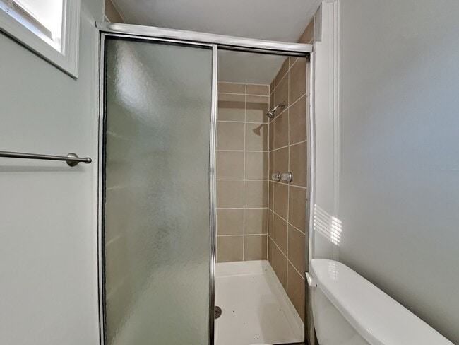 Building Photo - Charming 3-Bed, 2-Bath Home in Blue Springs with Garage