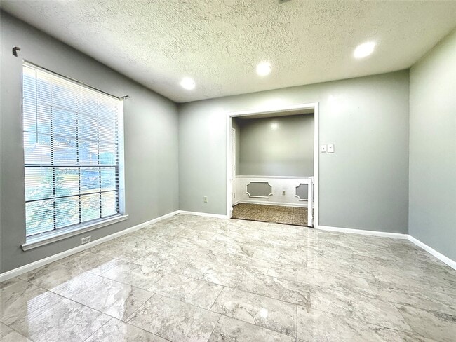 Building Photo - 9002 Sabastian Dr