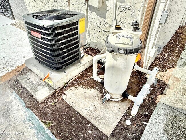 Building Photo - 929 Derbyshire Rd