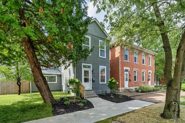 Building Photo - 473 E Sycamore St