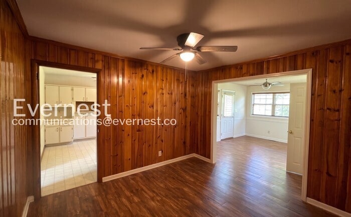 Building Photo - 1407 Cloverdale Cir