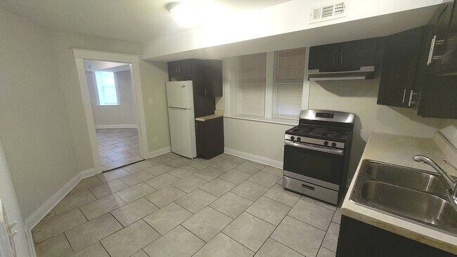 Building Photo - 109 N Center St