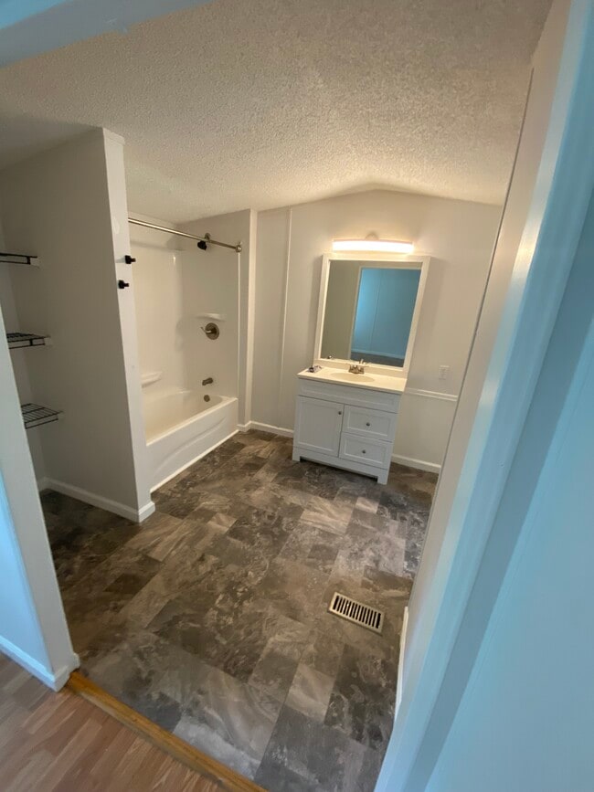 Building Photo - 417 Ranch Rd