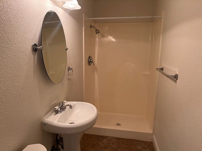 Building Photo - 3 Bedroom Home With Large Backyard on West Side