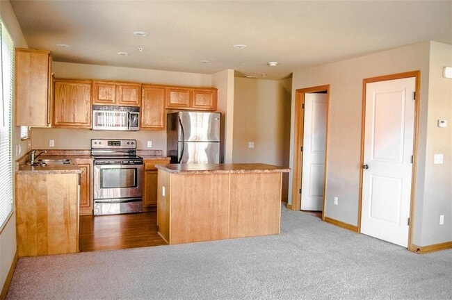 Building Photo - 2868 W Lakewood Dr