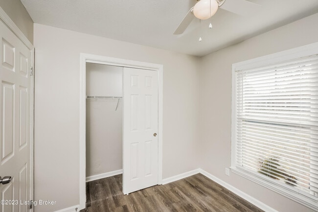 Building Photo - 215 Kim Ct