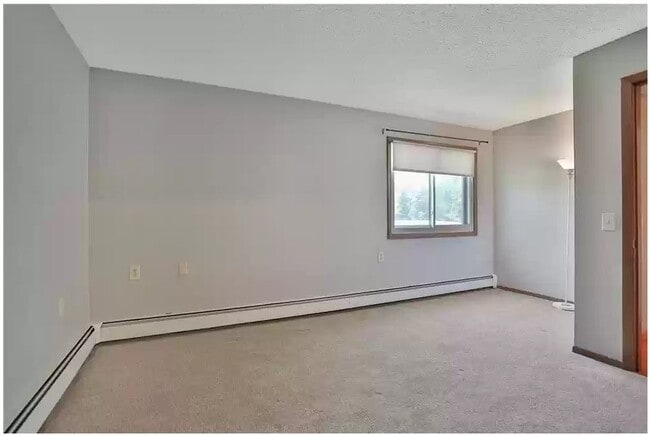 Building Photo - 4 Pine Tree Dr