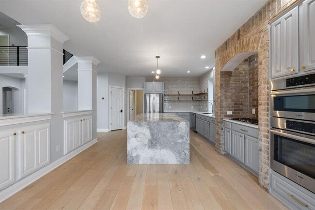 Building Photo - 2137 Rivina Dr