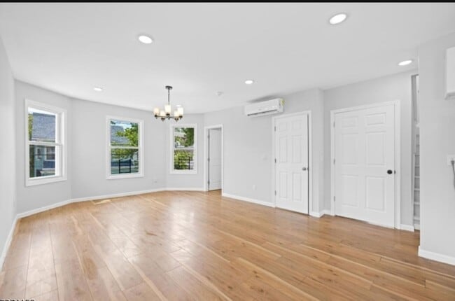 Building Photo - Charming 4BR  in Newark