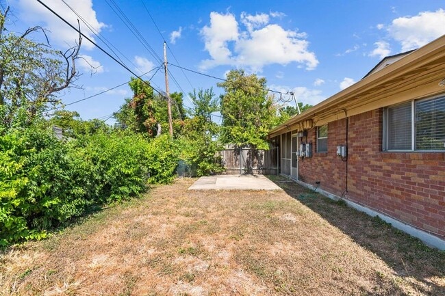 Building Photo - 2205 Lanier Dr