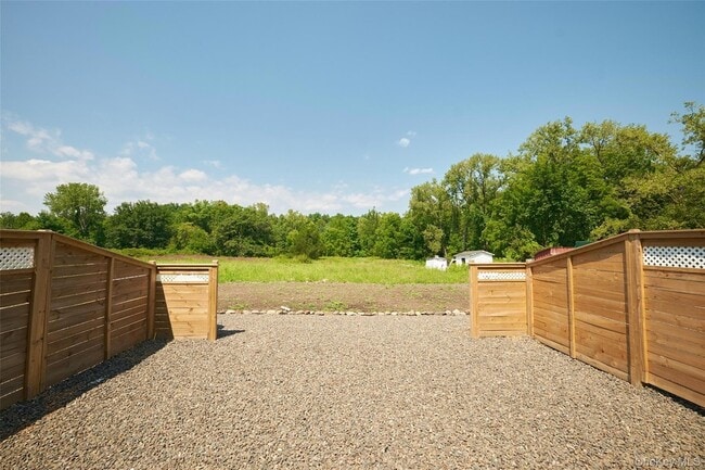 Building Photo - 5728 209