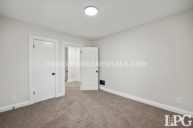 Building Photo - 3606 Revere Dr