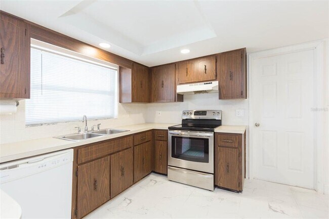 Building Photo - 8253 Redfield Dr