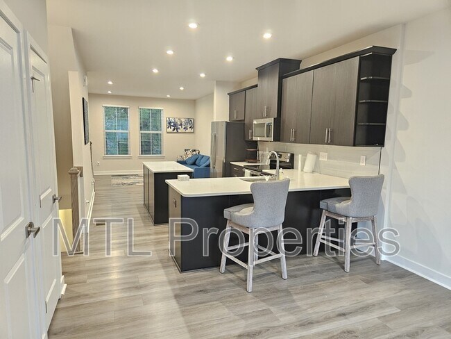 Building Photo - 3712 Ellington St