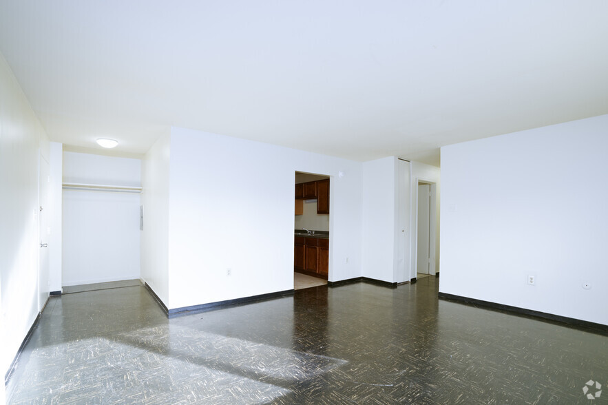 3BD, 1BA - 1,200SF - The Grove