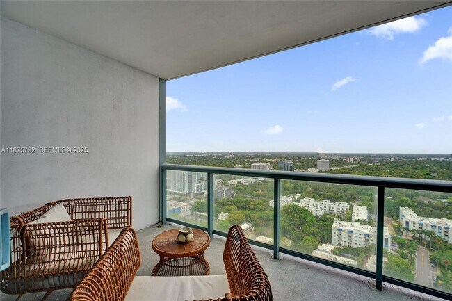 Building Photo - 601 NE 36th St