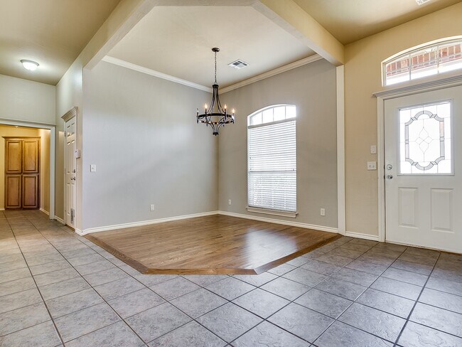Building Photo - Lone Oak Ridge + Gated Community + 4 beds/2.5 Baths + Storm Shelter + Deer Creek Schools