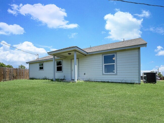 Building Photo - 437 S Cleburne Whitney Rd