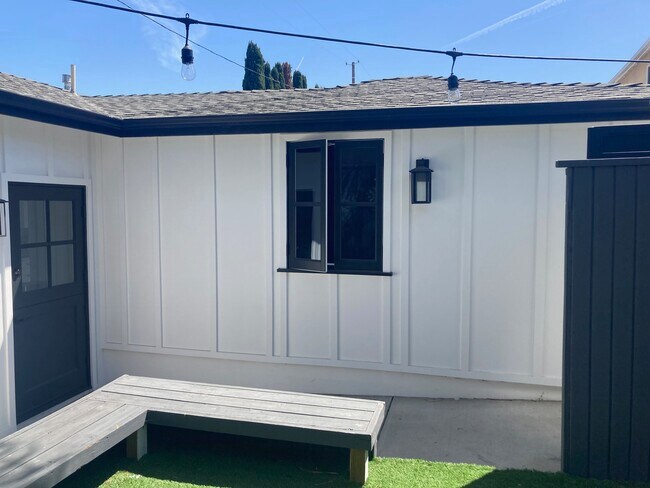 Primary Photo - 8416 Glider Ave