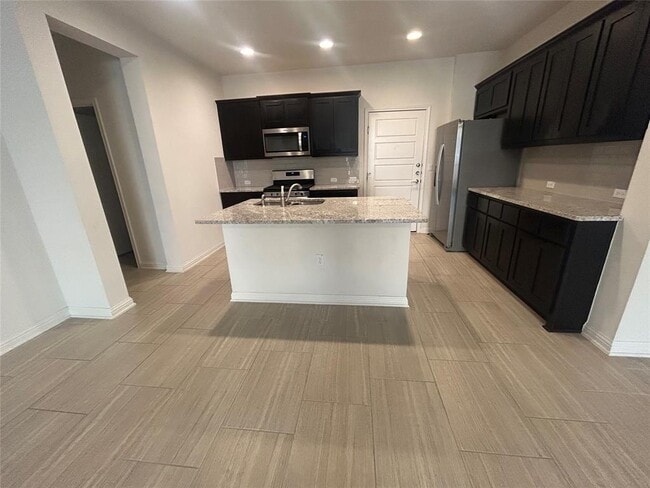 Building Photo - 13800 Lyndhurst St