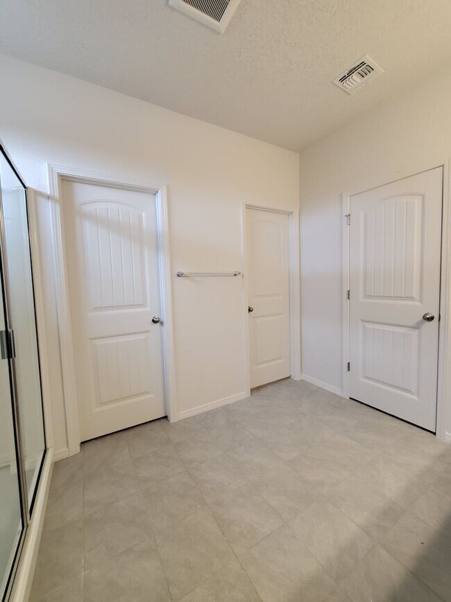Building Photo - 3 bed 2 bath Energy Efficient Home!