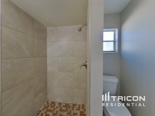 Building Photo - 638 Alton Rd