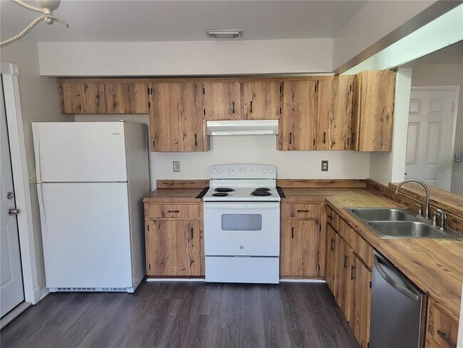 Building Photo - 4695 Pheasant Run Dr