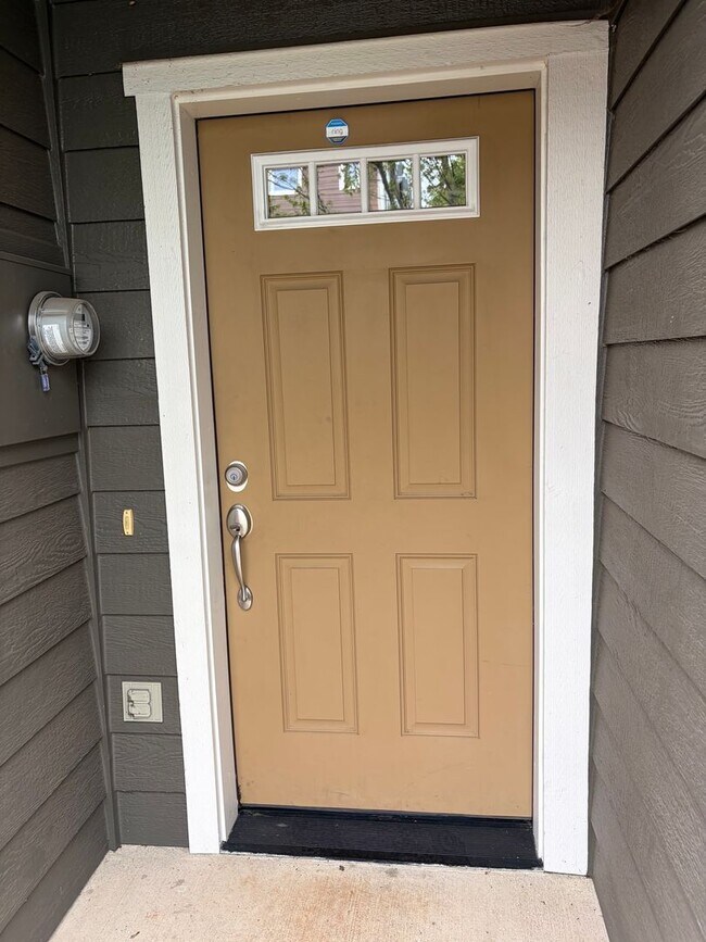 Building Photo - Modern Comfort Meets Easy Living in McKenzie Ridge Estates