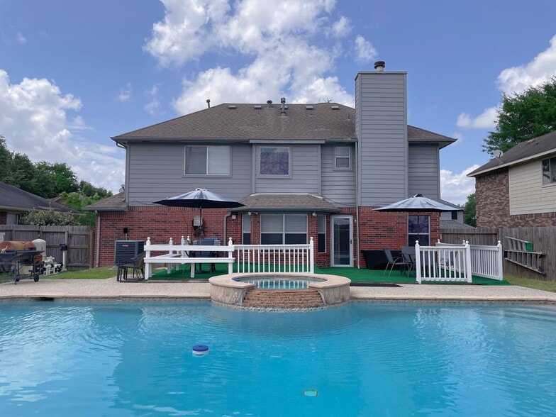 Building Photo - 4026 Almond Lake Dr