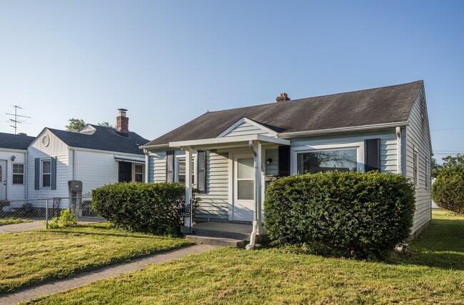 Building Photo - 1825 E Legrande Ave