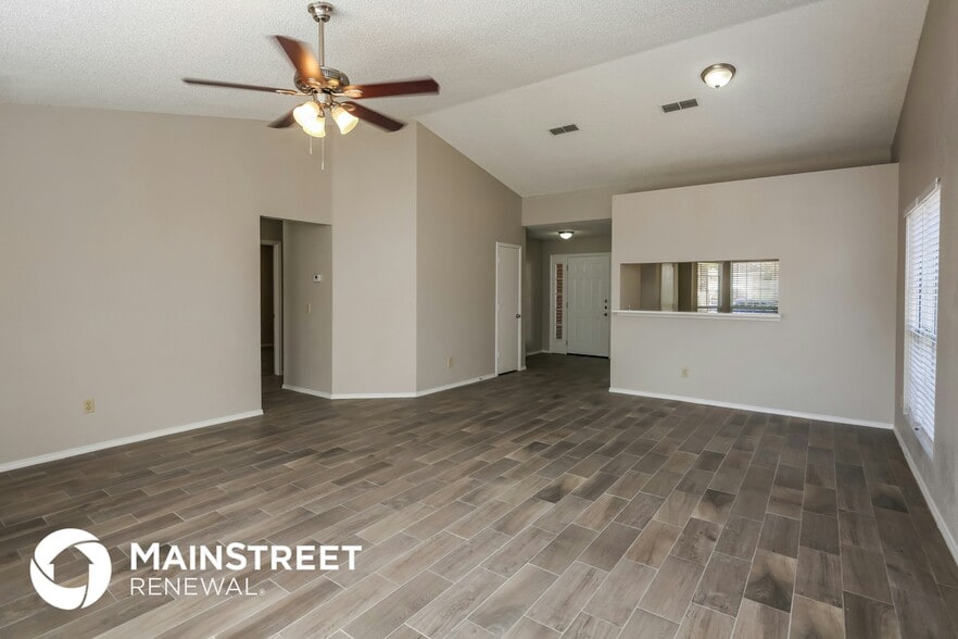Building Photo - 6820 Lyndale Dr