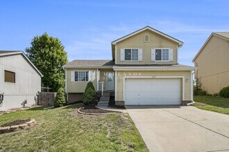 Building Photo - Multi-Level Elkhorn Home