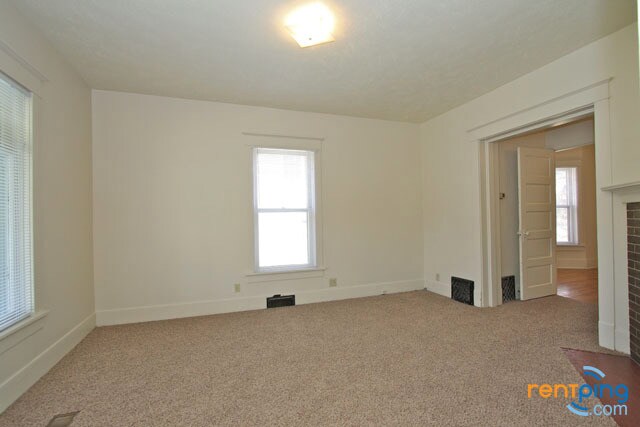 Building Photo - 1640 E ST-1