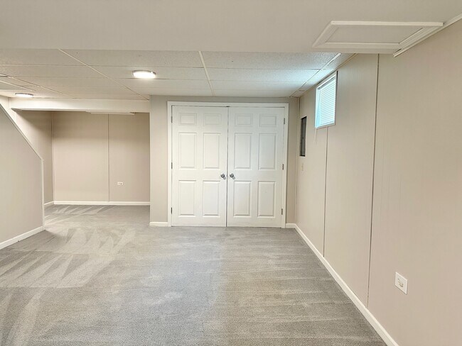 Building Photo - 540 N Crystal Ave