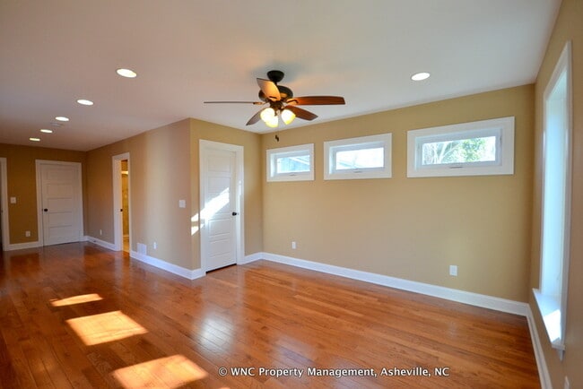 Building Photo - 17 Morris St