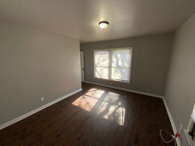 Building Photo - 1811 Berwick Ave