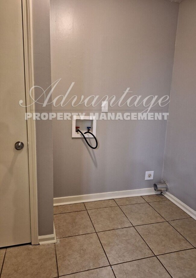 Building Photo - Open to Section 8 -Cute Single Family Home...