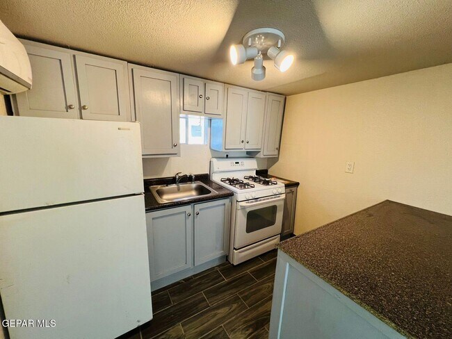 Building Photo - 7182 Ponce Dr